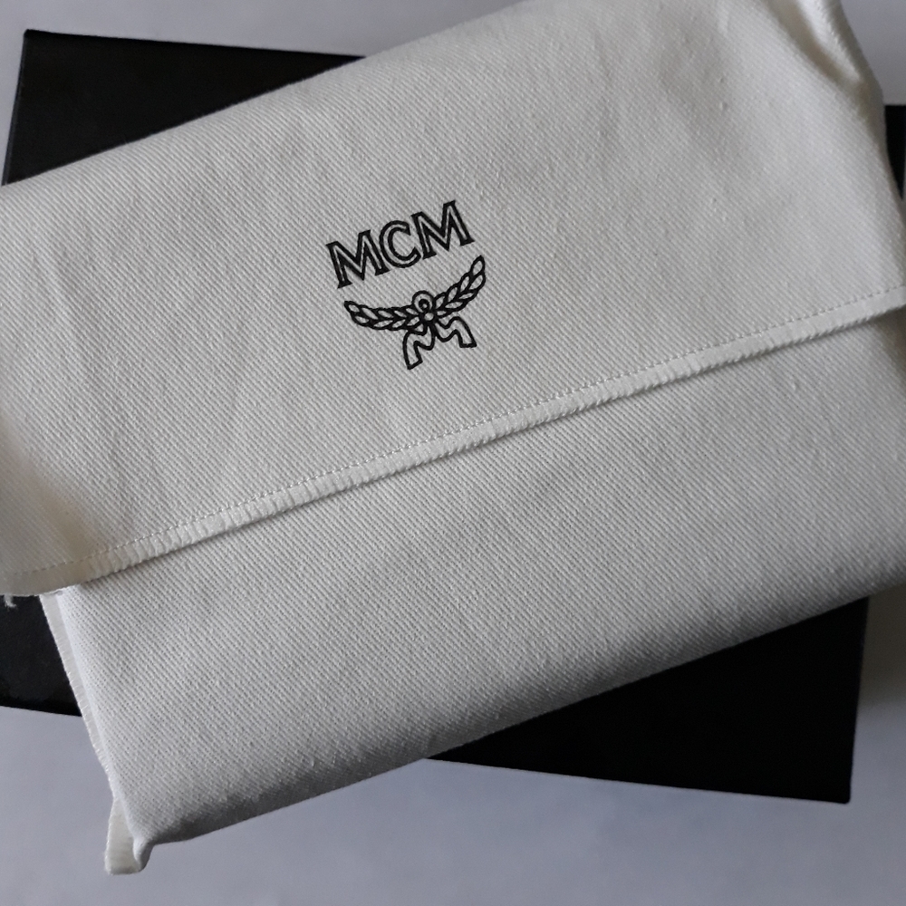 (New) MCM Passport Holder - Picture 8 of 10